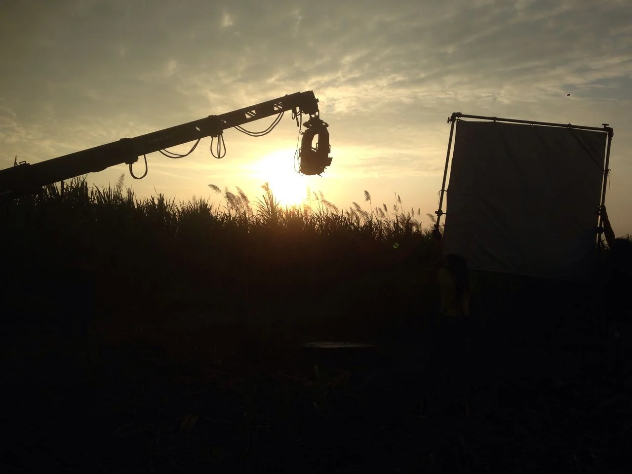Rodaje de Vía Láctea Films — grúa de cámara al atardecer